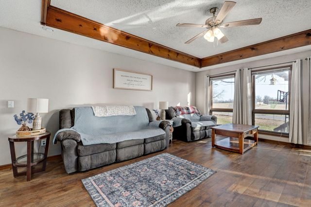 512 E Baldknobber Street, Nixa, MO 65714