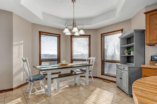 512 E Baldknobber Street, Nixa, MO 65714