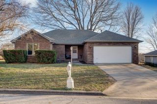 512 E Baldknobber Street, Nixa, MO 65714