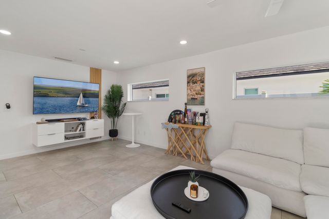 21303 NE 18th Place, Miami, FL 33179