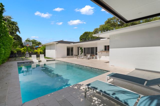 21303 NE 18th Place, Miami, FL 33179