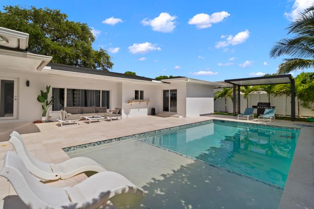 21303 NE 18th Place, Miami, FL 33179