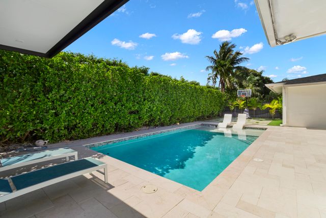 21303 NE 18th Place, Miami, FL 33179