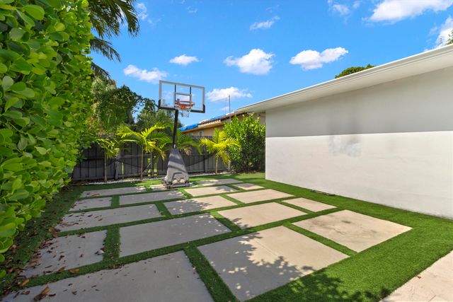 21303 NE 18th Place, Miami, FL 33179