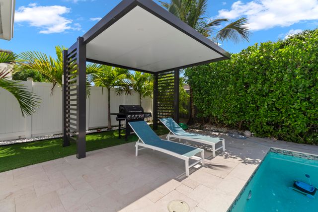 21303 NE 18th Place, Miami, FL 33179