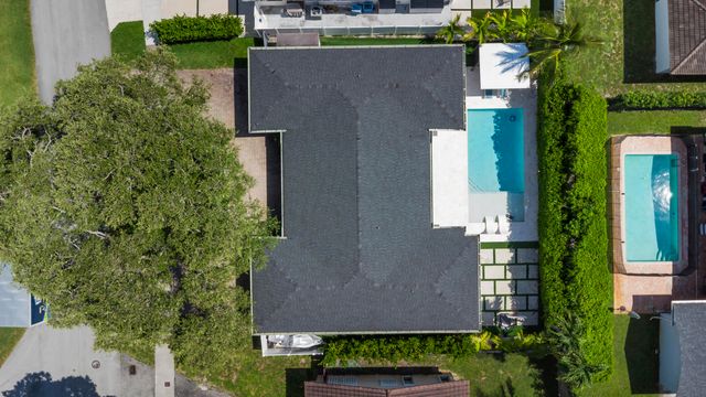 21303 NE 18th Place, Miami, FL 33179