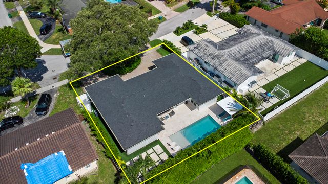 21303 NE 18th Place, Miami, FL 33179