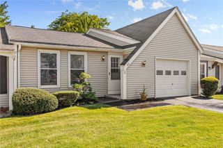 86 Springwood Drive, Webster, NY 14580