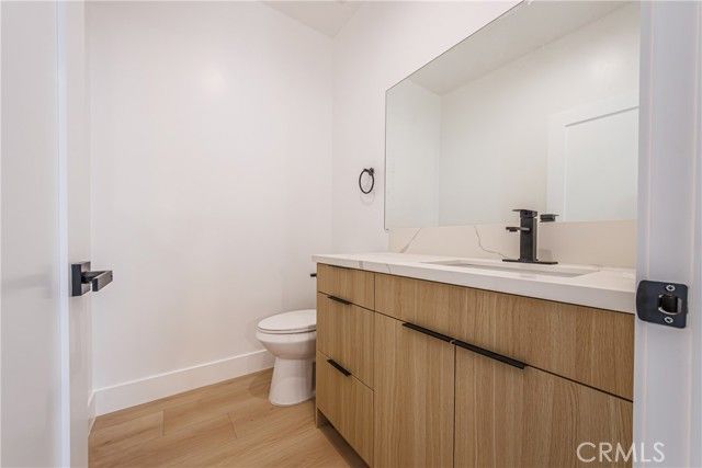 5209 W 20th Street B, Los Angeles, CA 90016