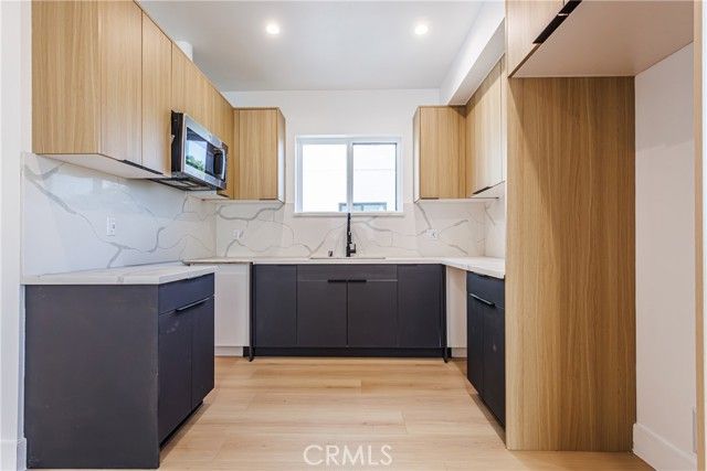 5209 W 20th Street B, Los Angeles, CA 90016