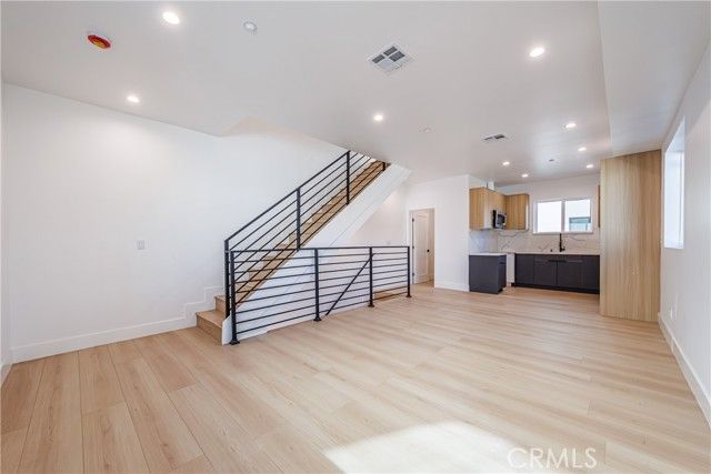 5209 W 20th Street B, Los Angeles, CA 90016