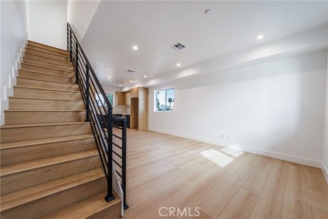 5209 W 20th Street B, Los Angeles, CA 90016