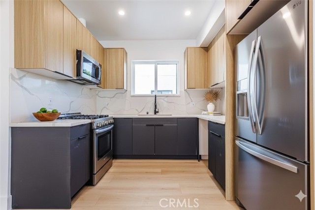 5209 W 20th Street B, Los Angeles, CA 90016