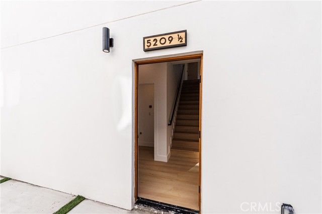 5209 W 20th Street B, Los Angeles, CA 90016