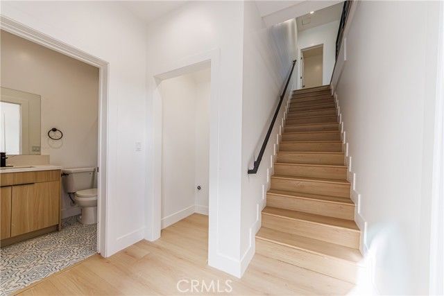 5209 W 20th Street B, Los Angeles, CA 90016