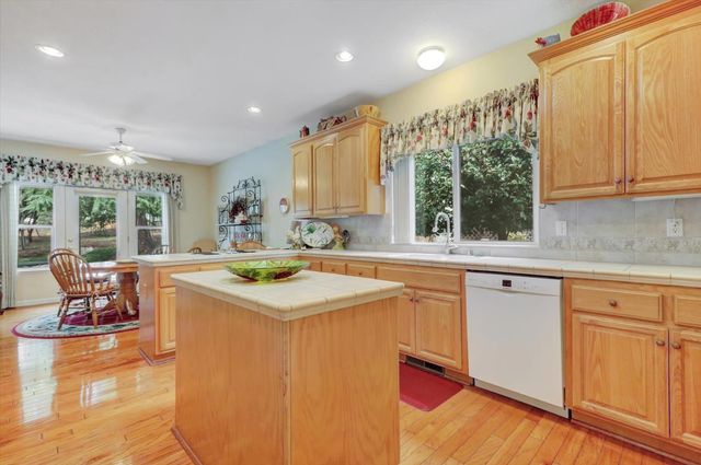 19276 Jayhawk Dr, Penn Valley, CA 95946