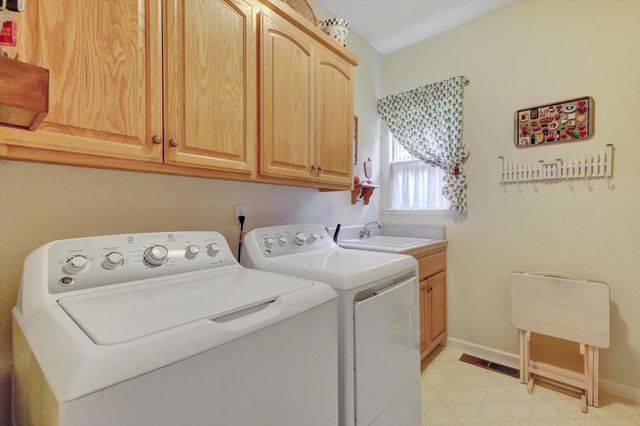 19276 Jayhawk Dr, Penn Valley, CA 95946