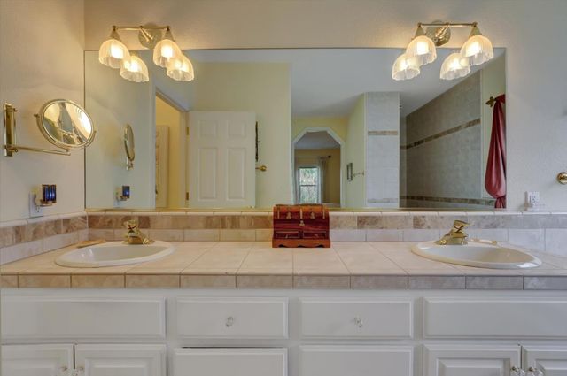 19276 Jayhawk Dr, Penn Valley, CA 95946