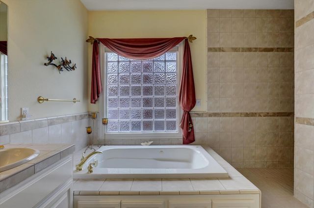 19276 Jayhawk Dr, Penn Valley, CA 95946