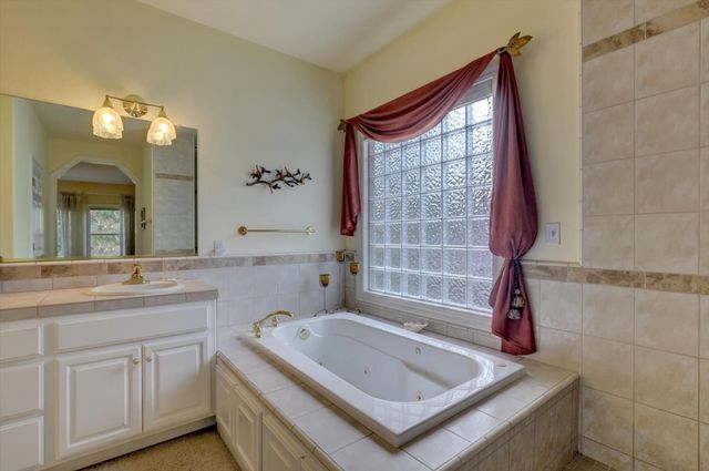 19276 Jayhawk Dr, Penn Valley, CA 95946