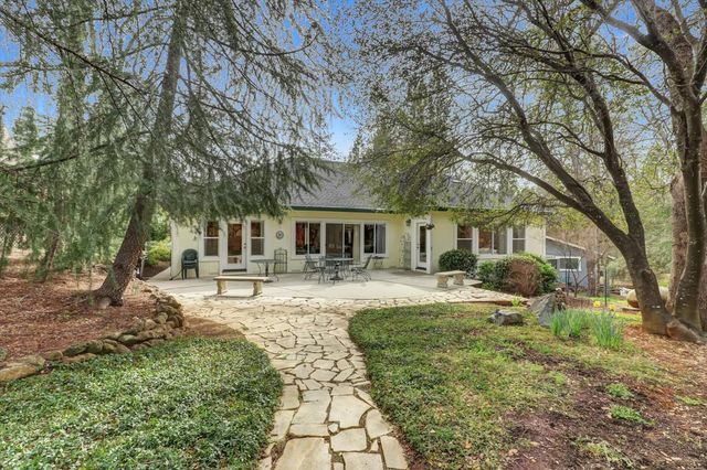 19276 Jayhawk Dr, Penn Valley, CA 95946