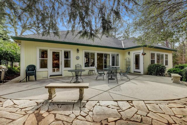 19276 Jayhawk Dr, Penn Valley, CA 95946