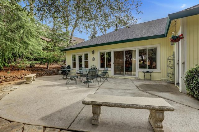 19276 Jayhawk Dr, Penn Valley, CA 95946