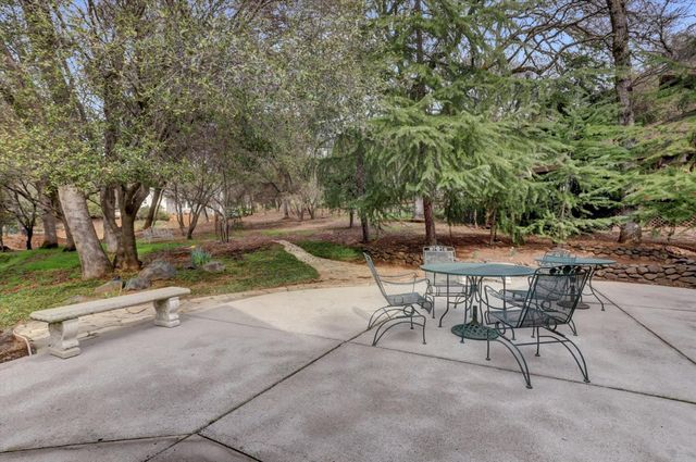 19276 Jayhawk Dr, Penn Valley, CA 95946