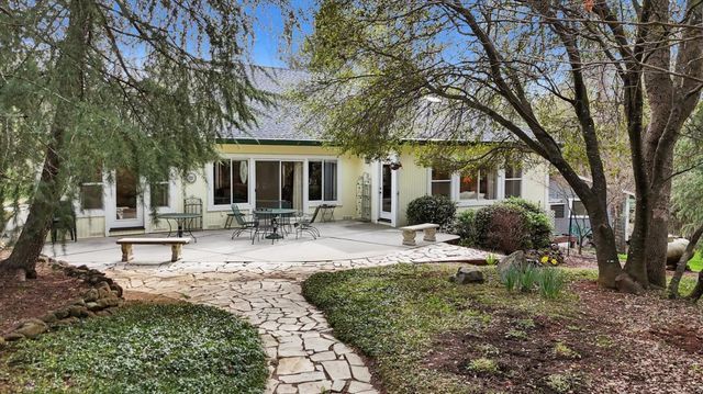 19276 Jayhawk Dr, Penn Valley, CA 95946