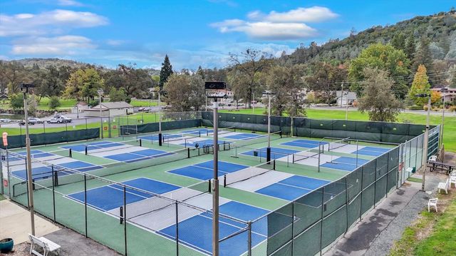 19276 Jayhawk Dr, Penn Valley, CA 95946