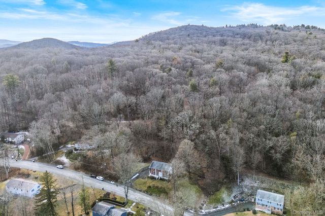 46 Nursery Road, Tuxedo Park, NY 10987