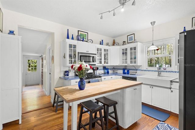 274 W WASHINGTON AVENUE, Lake Helen, FL 32744