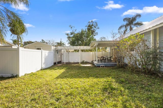 274 W WASHINGTON AVENUE, Lake Helen, FL 32744