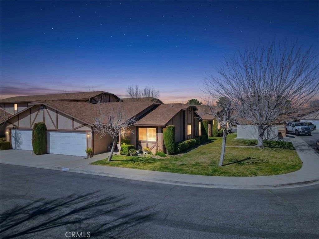 Image 1 of property listing at 43920 Bobby Jones 20, Lancaster, CA 93536