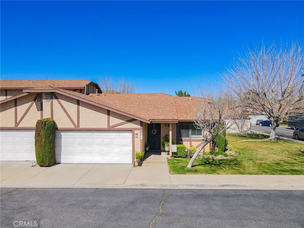 Image 4 of property listing at 43920 Bobby Jones 20, Lancaster, CA 93536