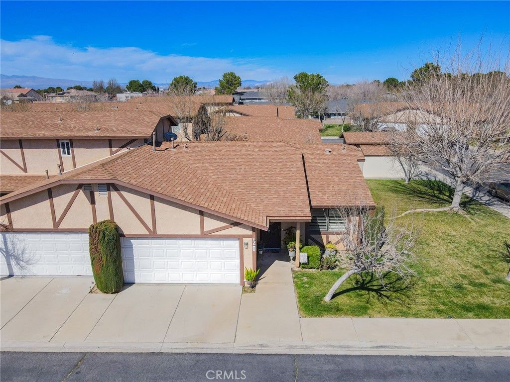 Image 5 of property listing at 43920 Bobby Jones 20, Lancaster, CA 93536