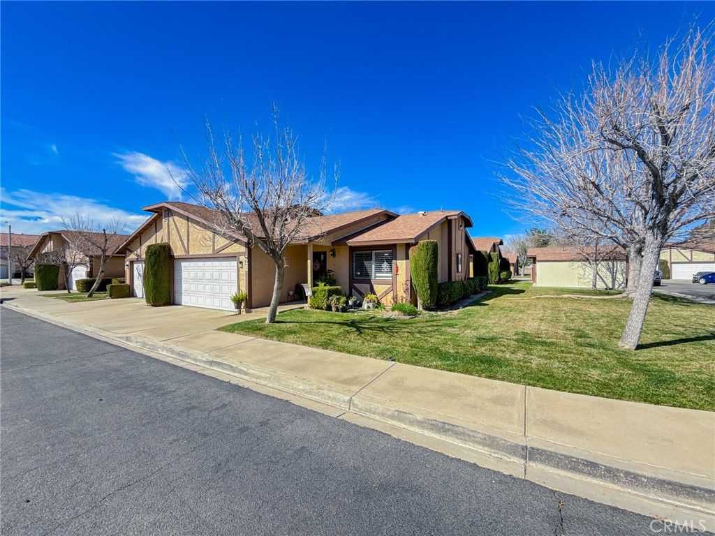 Image 7 of property listing at 43920 Bobby Jones 20, Lancaster, CA 93536