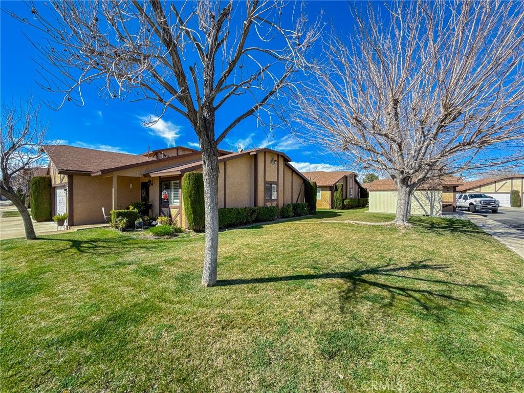 Image 8 of property listing at 43920 Bobby Jones 20, Lancaster, CA 93536