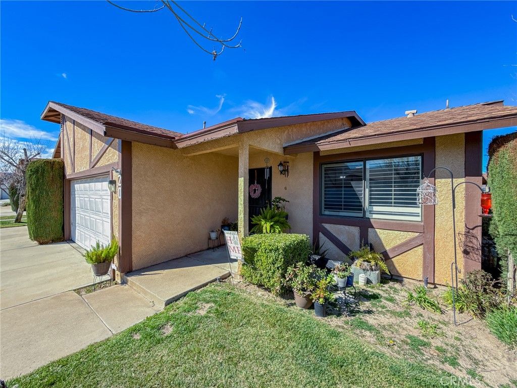 Image 9 of property listing at 43920 Bobby Jones 20, Lancaster, CA 93536