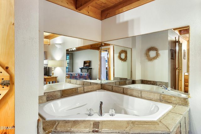 2306 Wooddale Way, Sevierville, TN 37876