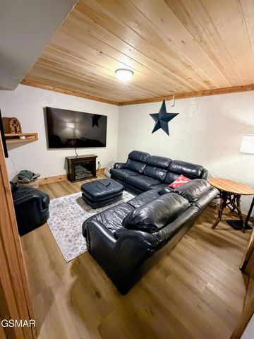 2306 Wooddale Way, Sevierville, TN 37876