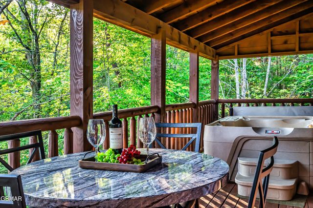 2306 Wooddale Way, Sevierville, TN 37876