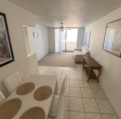 9686 Fontainebleau Blvd 402, Miami, FL 33172