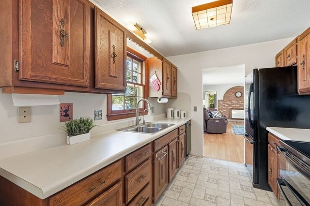 13 Cider Mill Road, Leverett, MA 01054