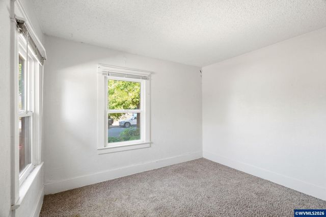 631 Breys Av NE, Salem, OR 97301