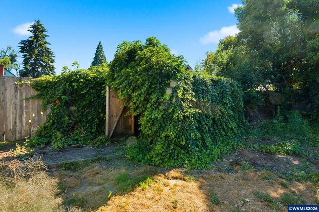631 Breys Av NE, Salem, OR 97301