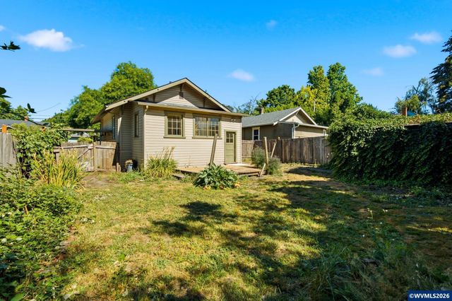 631 Breys Av NE, Salem, OR 97301