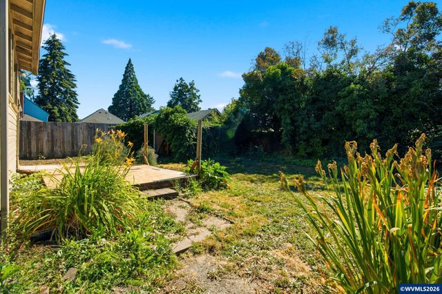 631 Breys Av NE, Salem, OR 97301
