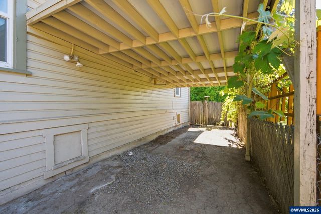 631 Breys Av NE, Salem, OR 97301