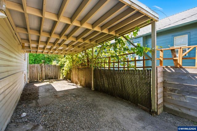 631 Breys Av NE, Salem, OR 97301